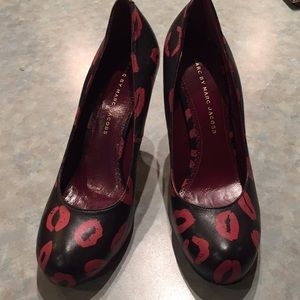 Marc Jacobs lip print pumps ( sz 38 1/2)